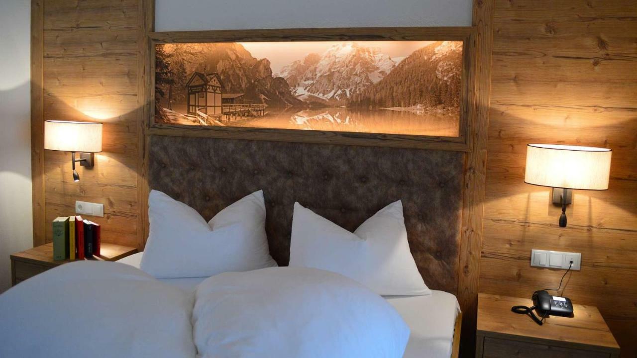 Hotel Trenker Braies  Eksteriør bilde