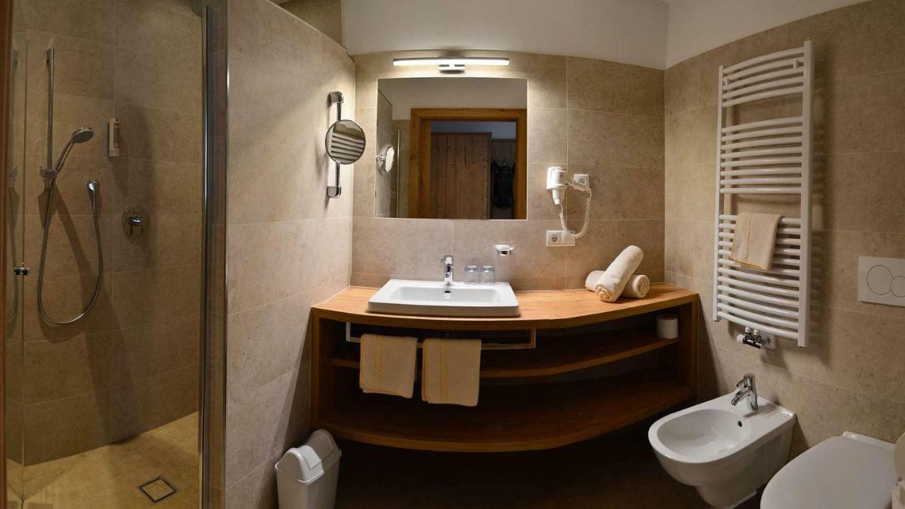 Hotel Trenker Braies  Eksteriør bilde